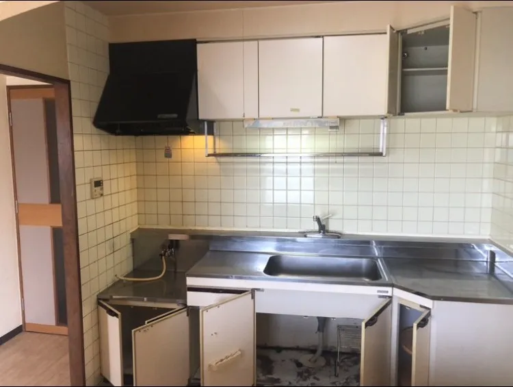名古屋市 マンション 原状回復工事 キッチン交換・壁面改修 施工前