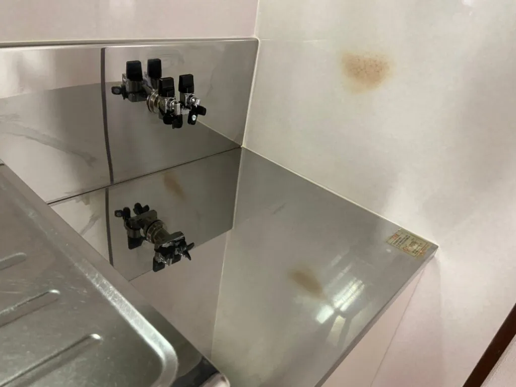 名古屋でキッチンシンクの水垢やカルキ汚れを除去しピカピカになった状態 清掃後