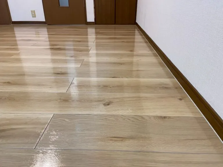 名古屋市名東区の住宅 リビング床フロアコーティング施工後｜光沢のあるフローリングで美しい仕上がり