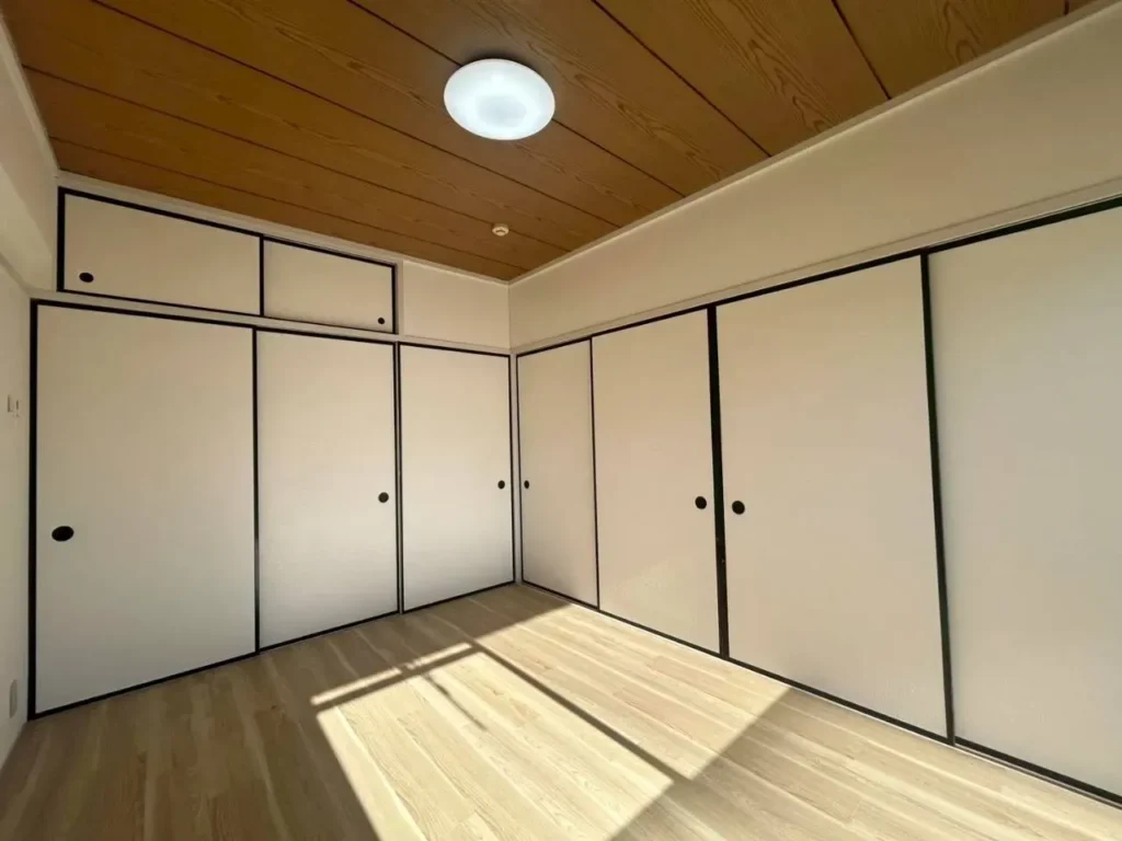 原状回復後の賃貸マンション和室。押入れと畳が整った室内空間