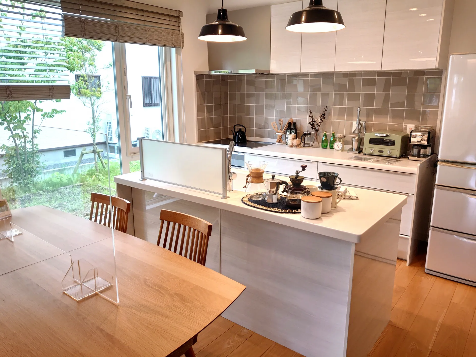 クロス貼替・床張替の内装リニューアル施工例