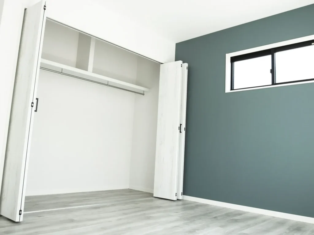 内装部分リニューアル:アクセントクロスを取り入れた内装部分リニューアル|洋室の施工例