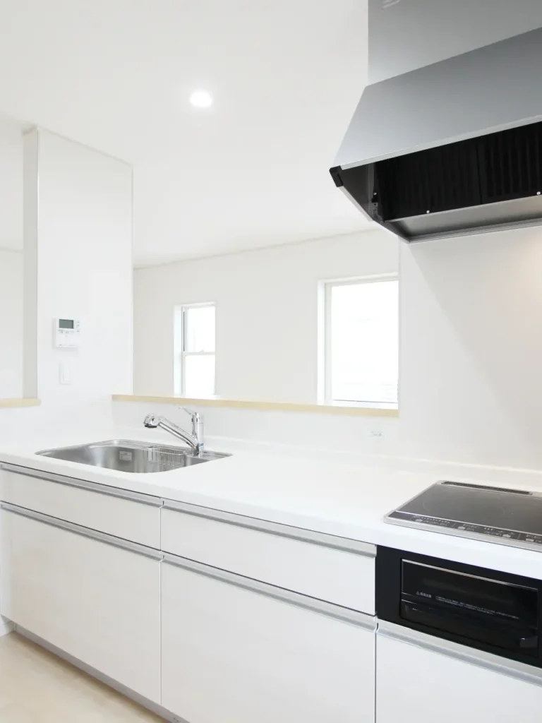 シンプルで清潔感のあるキッチン交換後の仕上がり|水回りリノベーション